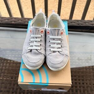 Vionic Gray Pismo Sneakers Size 6